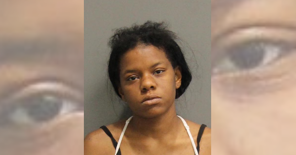 Teen gets angry about chicken, yells “I’ve got something for yo b-tch a–” with knife in hand