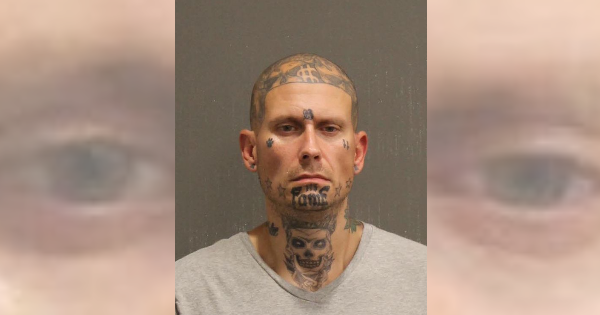 Felon steals roommate’s laptop after being kicked out; burglarizes cars outside his motel room