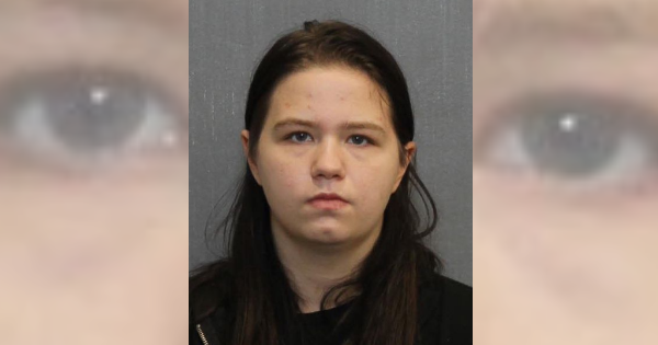 Woman caught at location where she stole a Les Paul guitar the day before